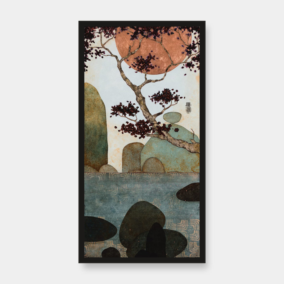 « Ici le bruit s'éteint, place au chant des feuilles et au doux murmure de l’eau... » — édition d’art 30 × 60 cm avec cadre noir — vue de face