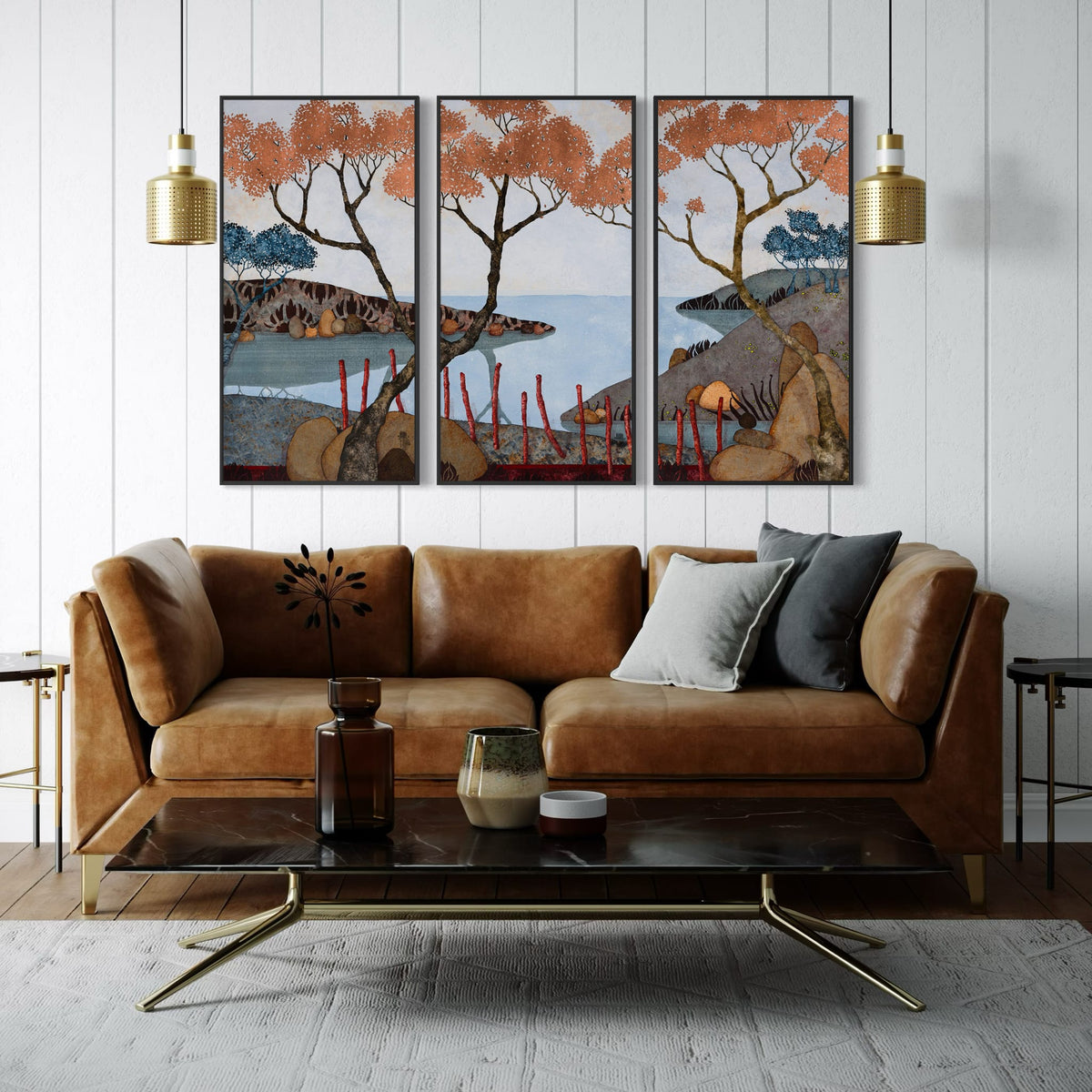 Triptyque — « Je m’étais enfin échappée du tumulte… » — Série limitée — simulation 50 × 100 cm par panneau — salon clair — caisse américaine noire — Lalou Kraffe